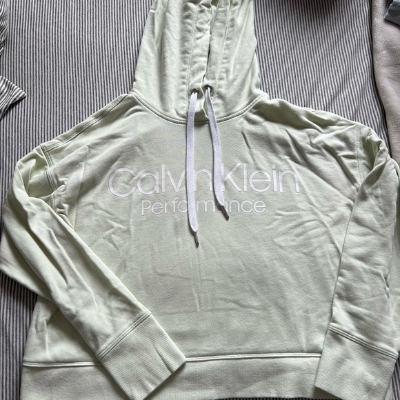 Cropped Calvin Klein sweater - Picture 1 of 1